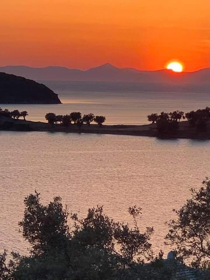 Atrium - Lafkos Villa Dış mekan fotoğraf